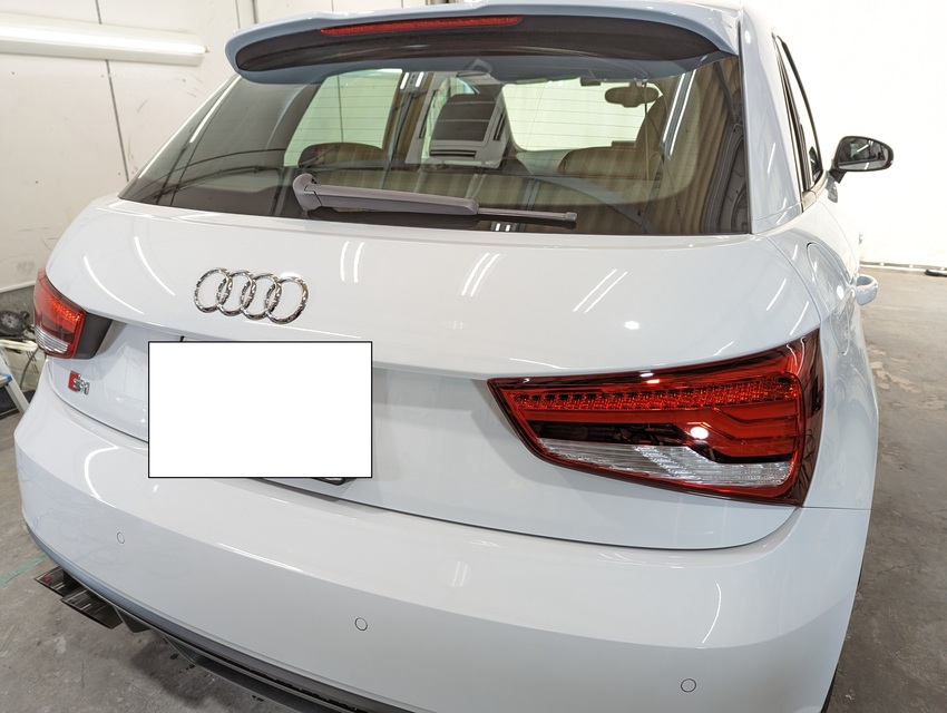 施工後　Audi A1(パールホワイト）　バック