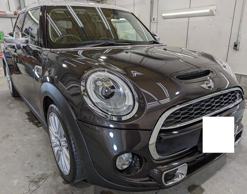 施工後　MINI　（白×こげ茶）車全体