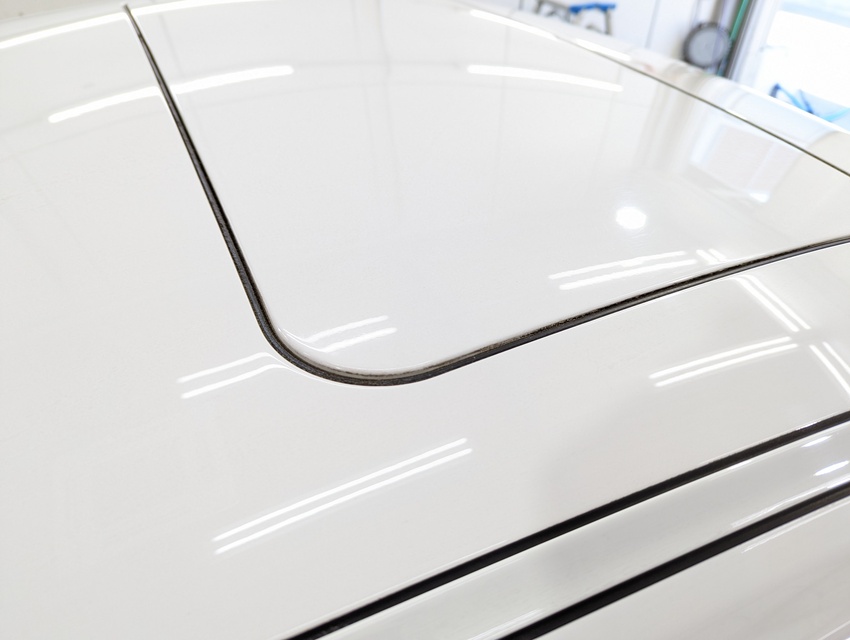 施工前 PORCHE Carera S(ホワイト) ルーフ面