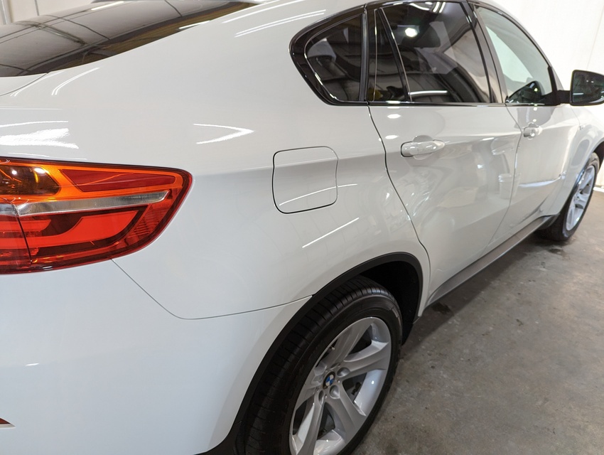 施工後　BMWX6(ホワイト）　サイドバック
