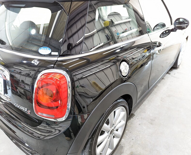 施工後 MINI COOPER S(ブラック×ホワイト) サイドバック