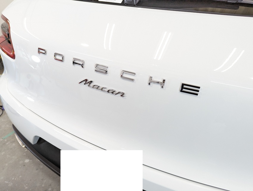 施工後　PORCHE　Macan(ホワイト）　バックショット