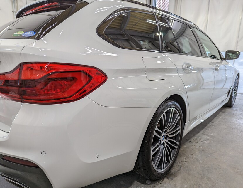 施工後　BMW523i(パールホワイト）　サイドバック