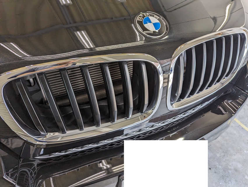 施工後　BMWX6(ブラック）　ラジエータグリル