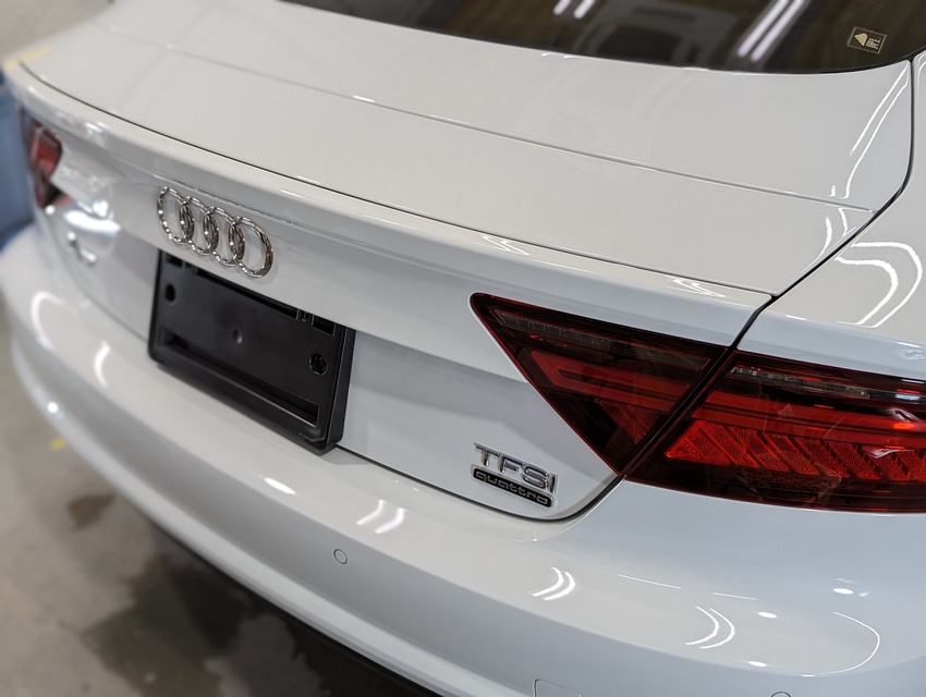 施工後 アウディA7(ホワイト) リア面
