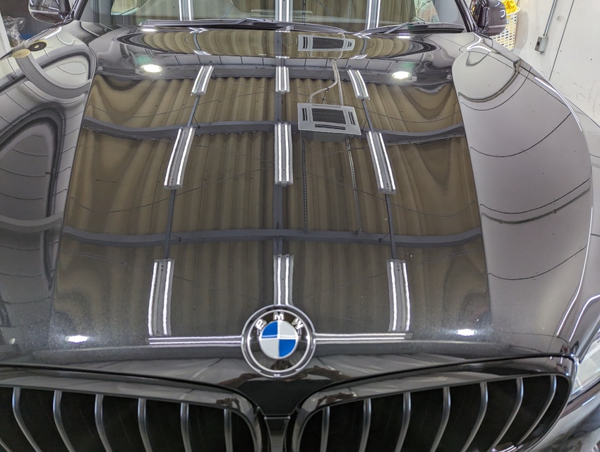 施工後　BMWX5(ブラック）　ボンネット全体