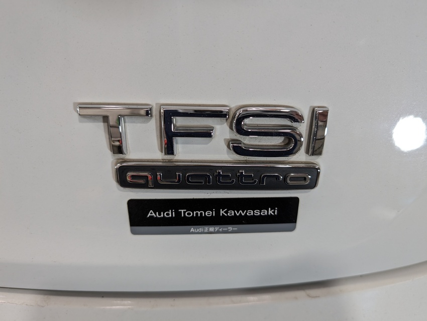 施工前　AUDI　Q5(ホワイト）　エンブレム周り