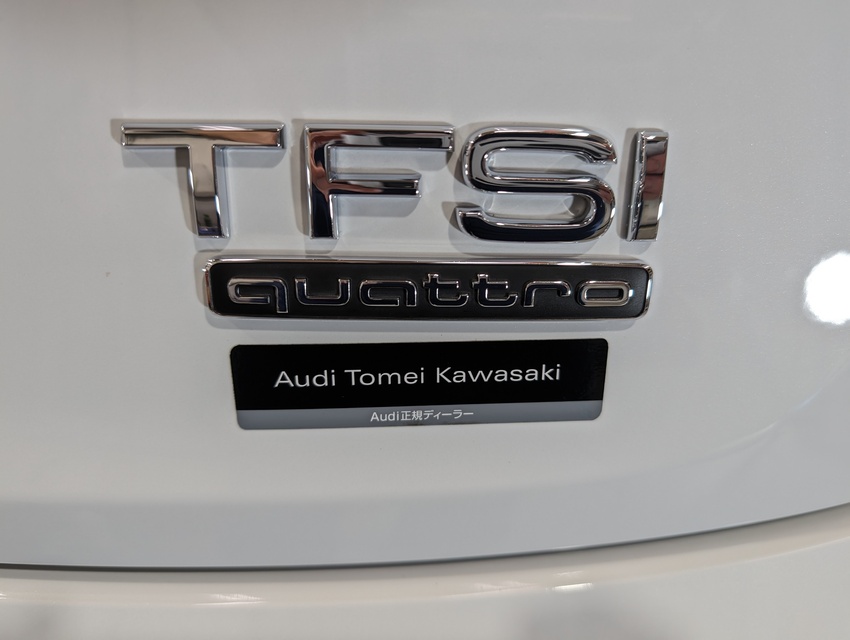 施工後　AUDI　Q5(ホワイト）　エンブレム周り