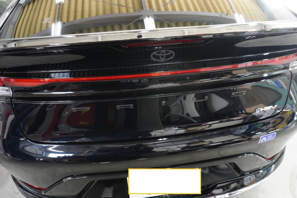 施工後　トヨタ　プリウス(ブラック）　　リア