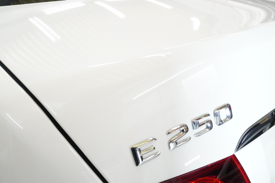 施工後　メルセデスベンツE250(ホワイト）　リア