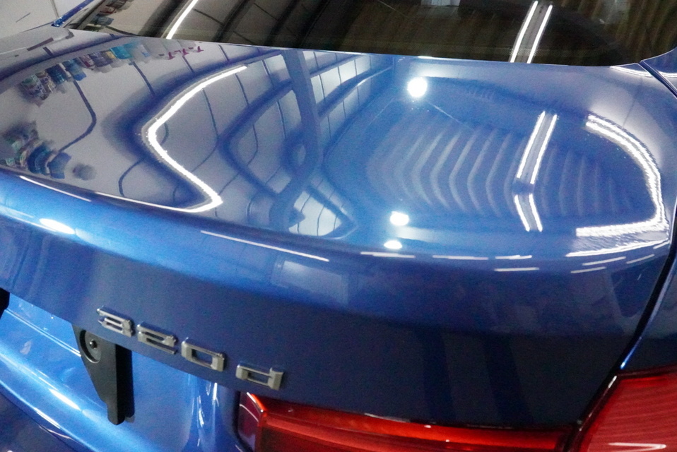 施工後　BMW320(ブルー）　トランク