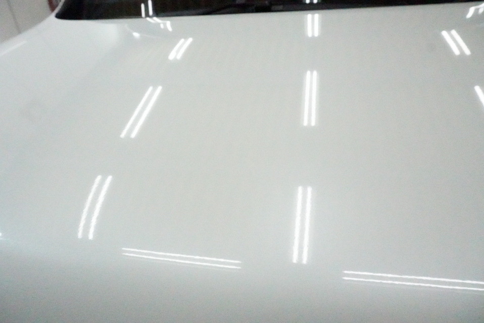 施工後　ホンダ　ステップワゴン(ホワイト）ボンネットアップ