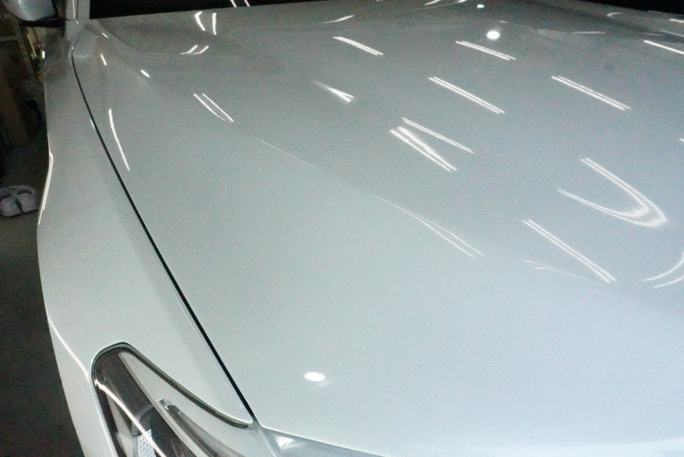 施工後　BMW523(ホワイト）　ボンネット