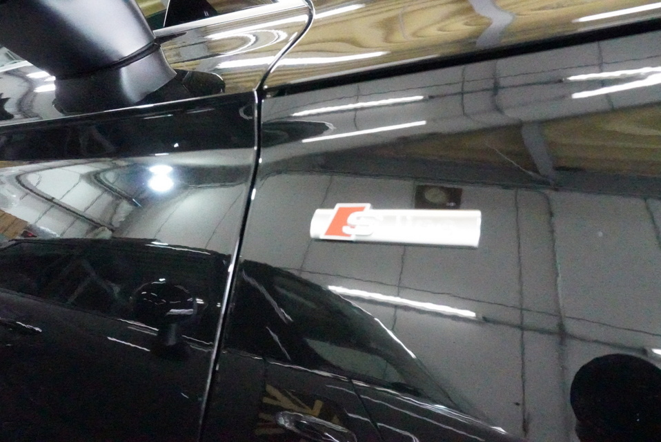 施工後　アウディQ5(ブラック）　サイド