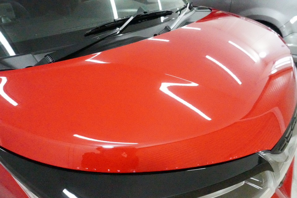 施工後　スズキ　ソリオバンディット（レッド）ボンネット全面