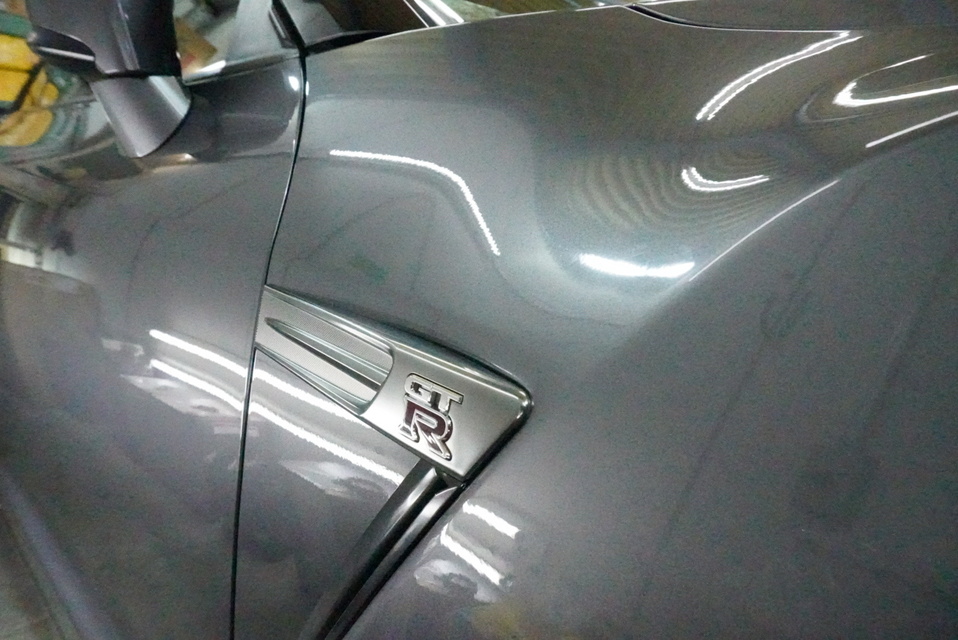 施工後　日産GTR(グレー）　サイド