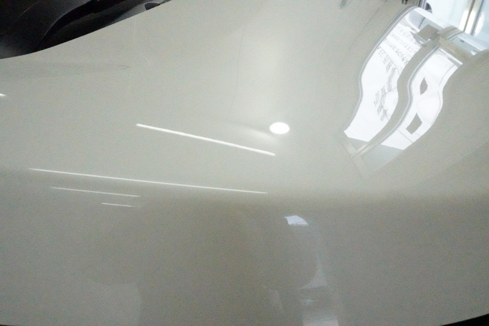 施工後　トヨタ　ノア(ホワイト）　ボンネット