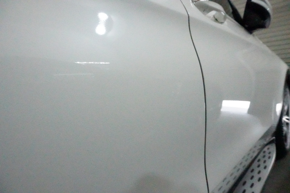 施工後　メルセデスベンツGLC200(ホワイト）　サイド