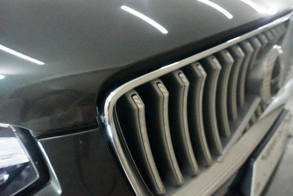 施工後　VolvoXC90(グレー）グリル