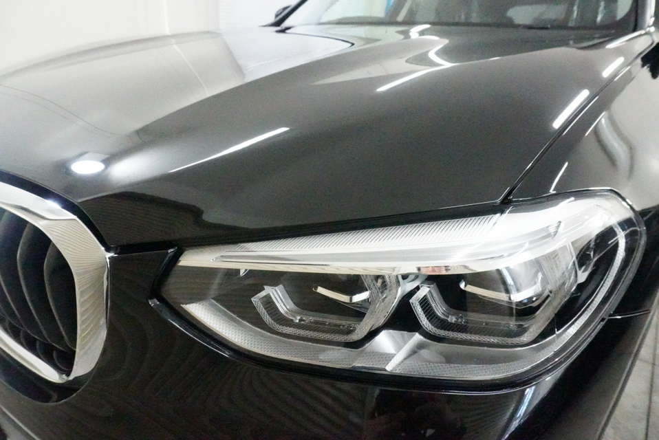 施工後　BMWX3(ブラック）　ボンネット