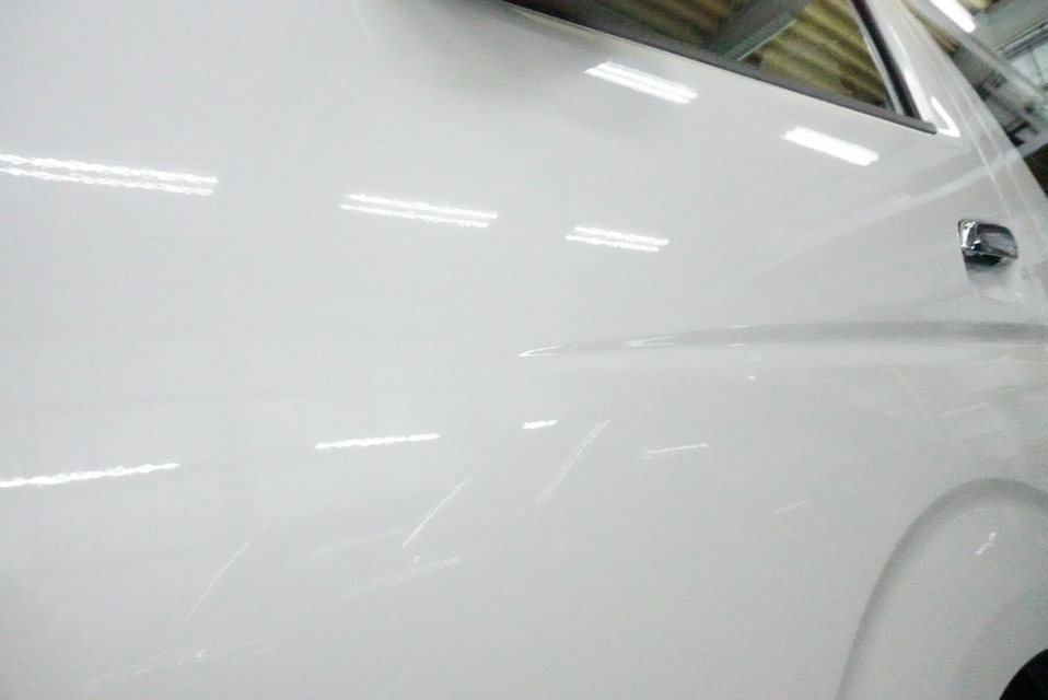 施工後　トヨタ　ハイエース（ホワイト）サイド