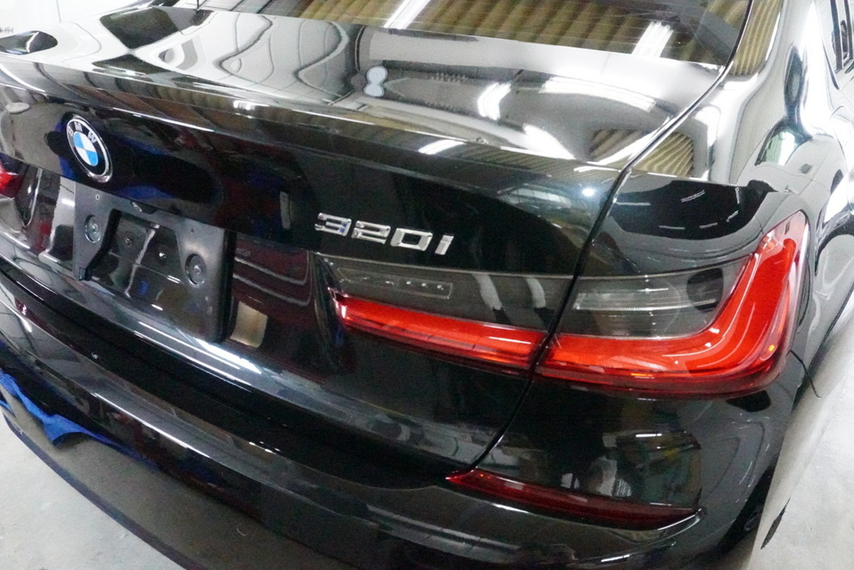 施工後　BMW320(ブラック）　リア