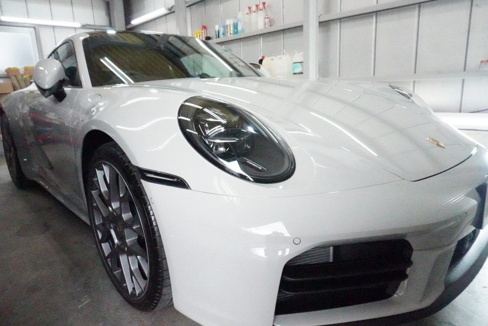 施工後　ポルシェ911（ホワイト）　車全体