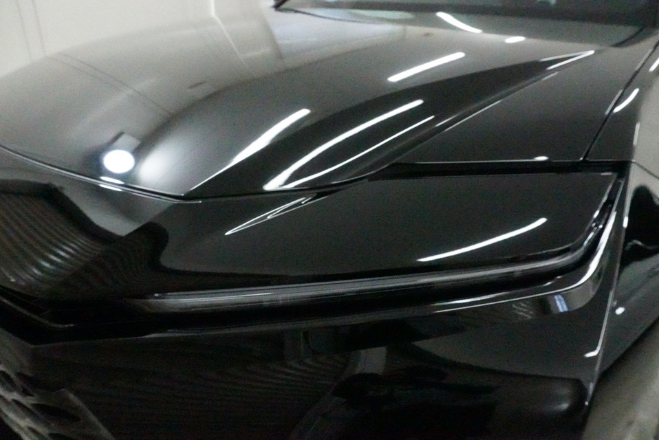 施工後　トヨタ　クラウン(ブラック）　ボンネット