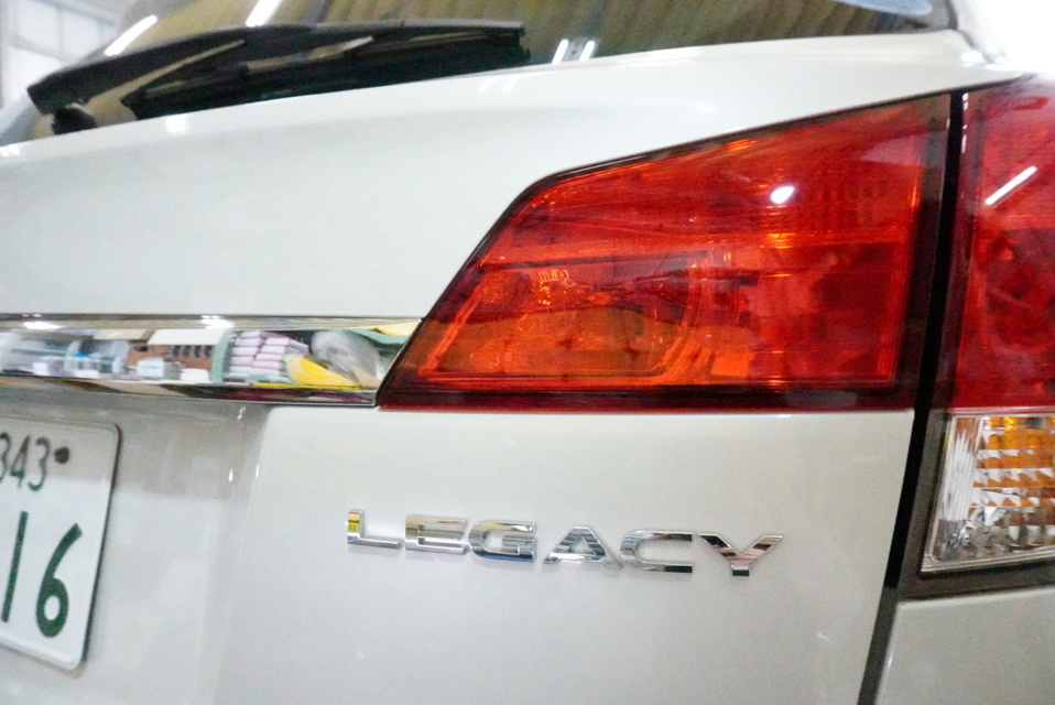 施工後　トヨタ　レガシイ（ホワイト）　リア