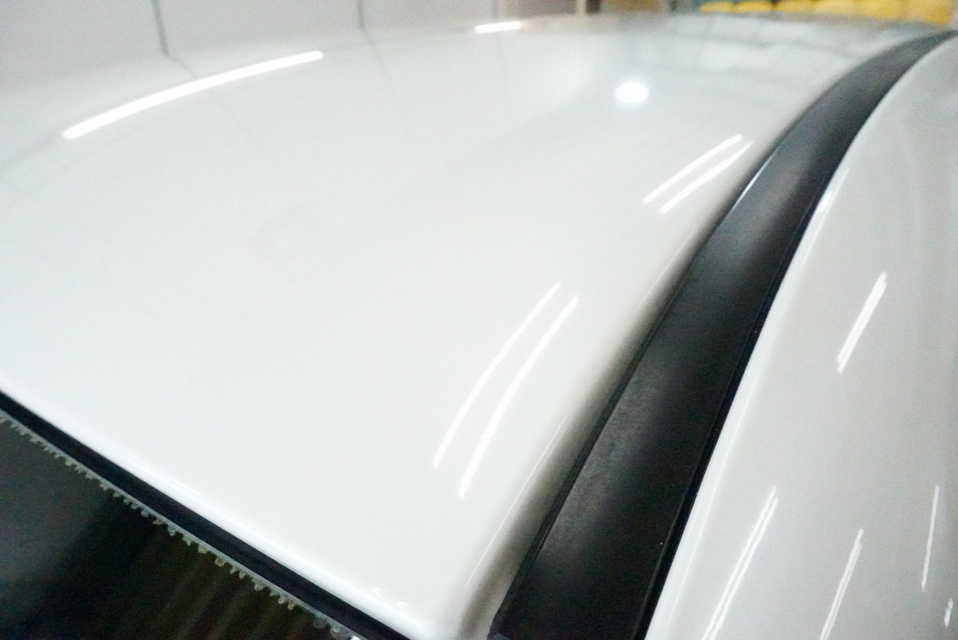 施工後　トヨタ　レガシイ（ホワイト）　ルーフ面