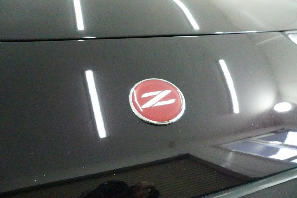 施工後　Z32(バイオレッド）ボンネット