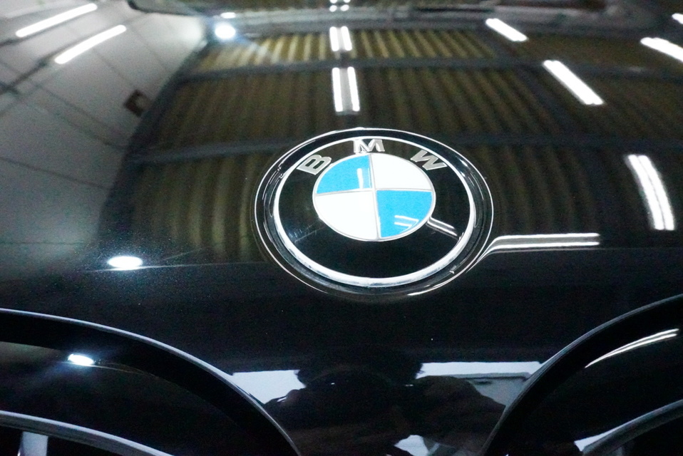 施工後　BMWX3(ブラック）　ボンネット