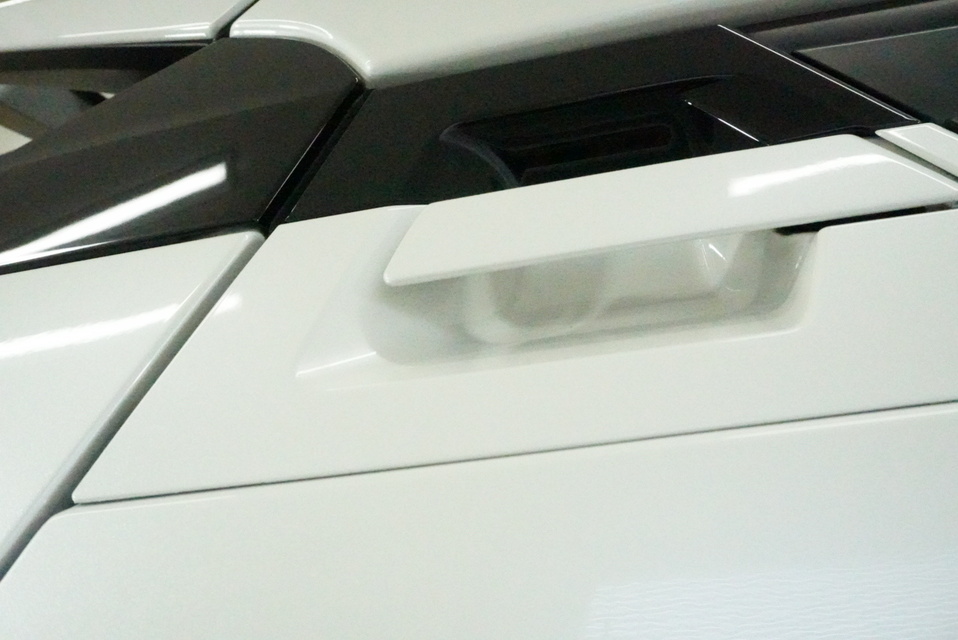 施工後　トヨタ　CHR(ホワイト）　サイド