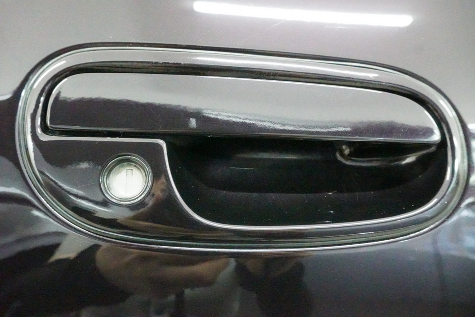 施工後　Z32(パープル）ドアハンドル付近