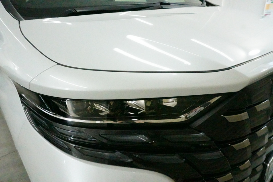 施工後　トヨタ　アルファード（ホワイト）ボンネット