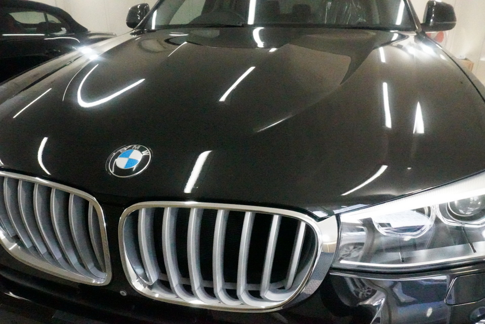施工後　BMWX3(ブラック）　ボンネット