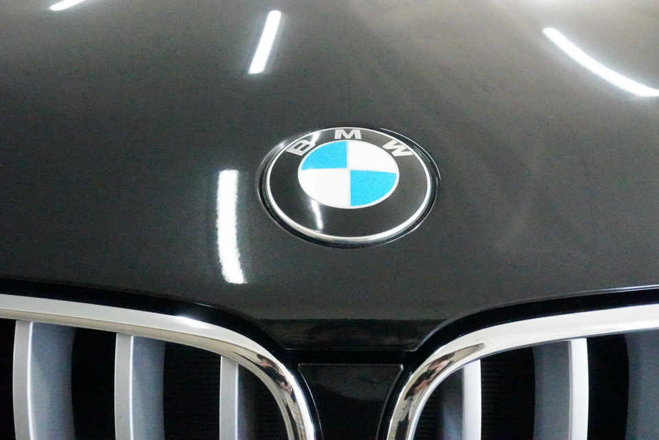施工後　BMWX3(ブラック）　フロントアップ