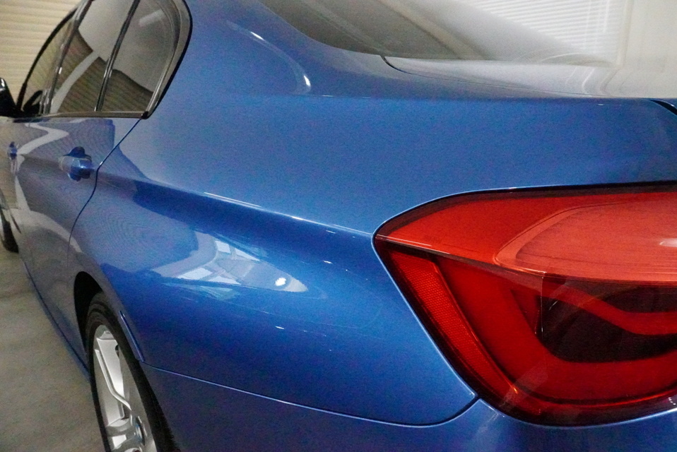 施工後　BMW320i(ブルー）　リアサイド
