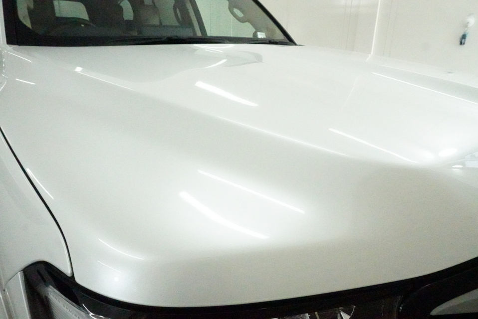 施工後　トヨタ　ランドクルーザー(ホワイト）　ボンネット