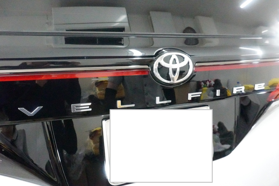 施工後　トヨタ　ヴェルファイア(ホワイト）　リア