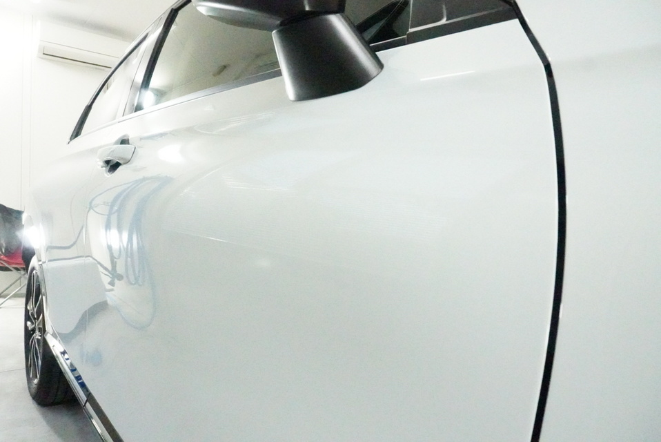 施工後　ホンダ　ヴェゼル（ホワイト）サイド