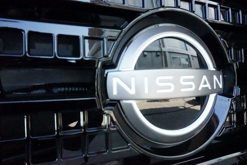 施工後　日産キャラバンクローサーキャンパー(グレー）　グリル