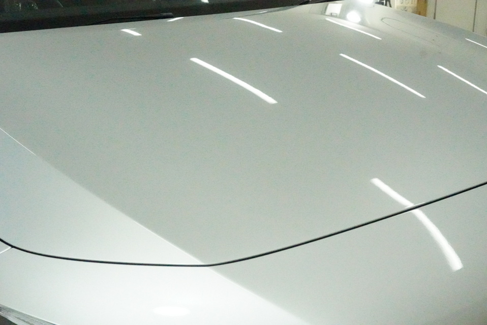 施工後　メルセデスベンツA180(ホワイト）　ボンネット