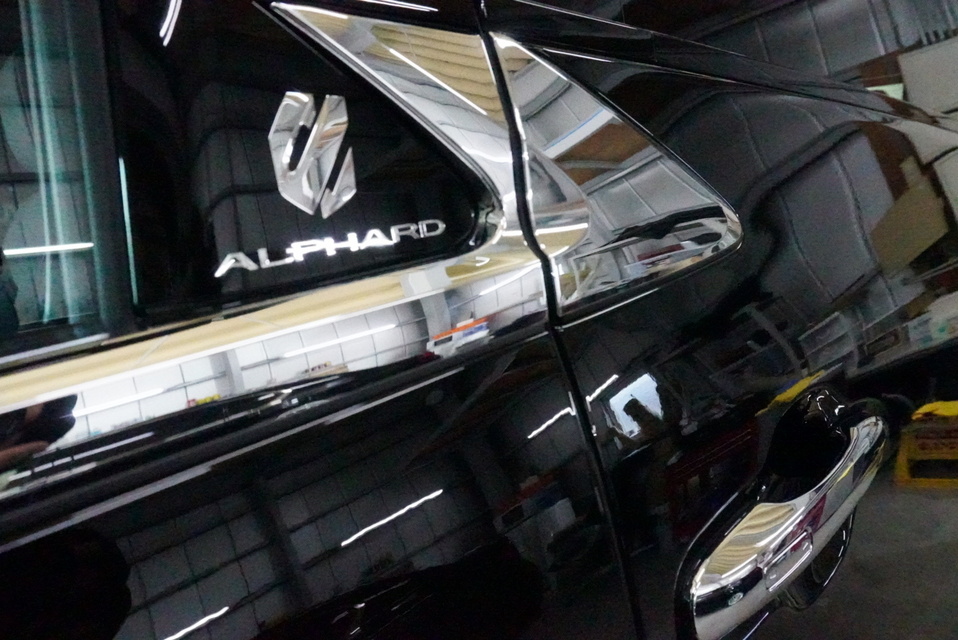 施工後　トヨタ　アルファード(ブラック）サイドアップ