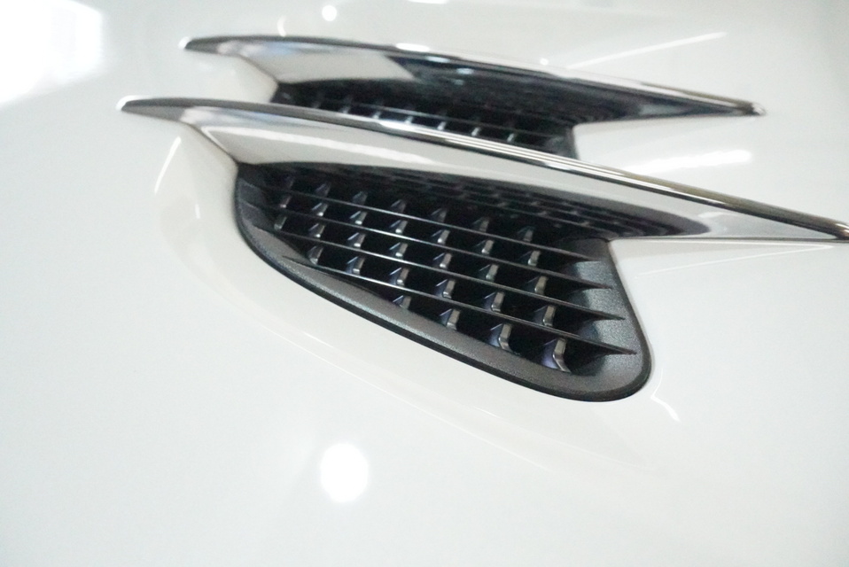 施工後　メルセデスベンツSL350(ホワイト）　グリルアップ