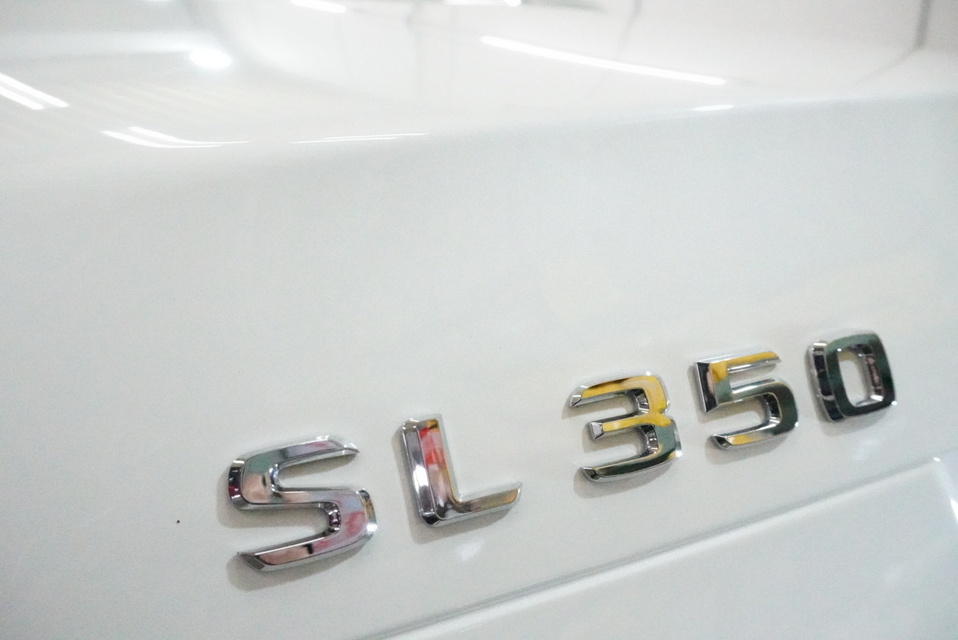 施工後　メルセデスベンツSL350(ホワイト）　エンブレム