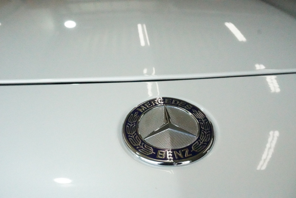 施工後　メルセデスベンツSL350(ホワイト）　エンブレム
