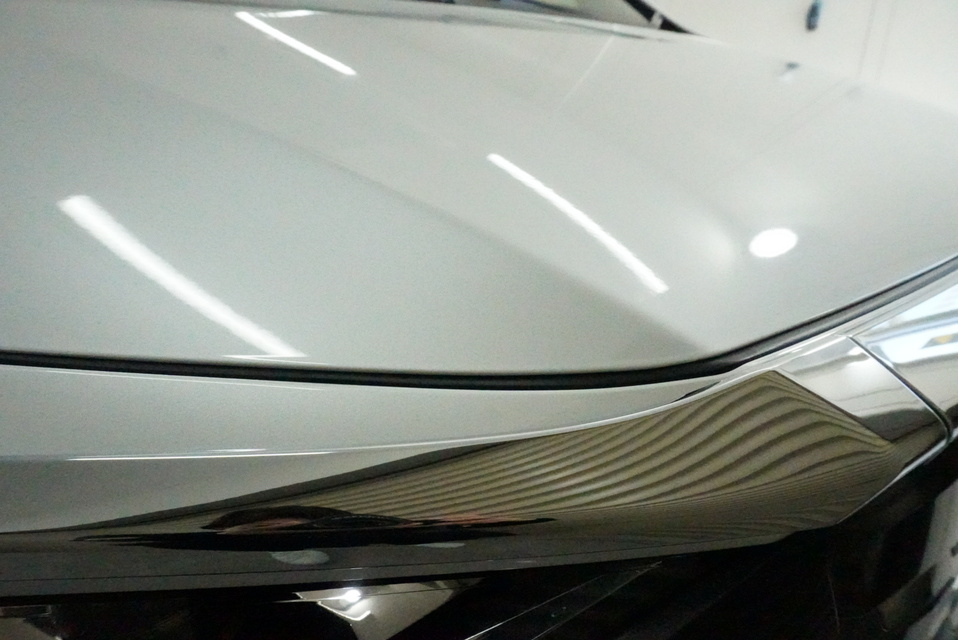 施工後　トヨタ　アルファード(ホワイト）　ボンネット