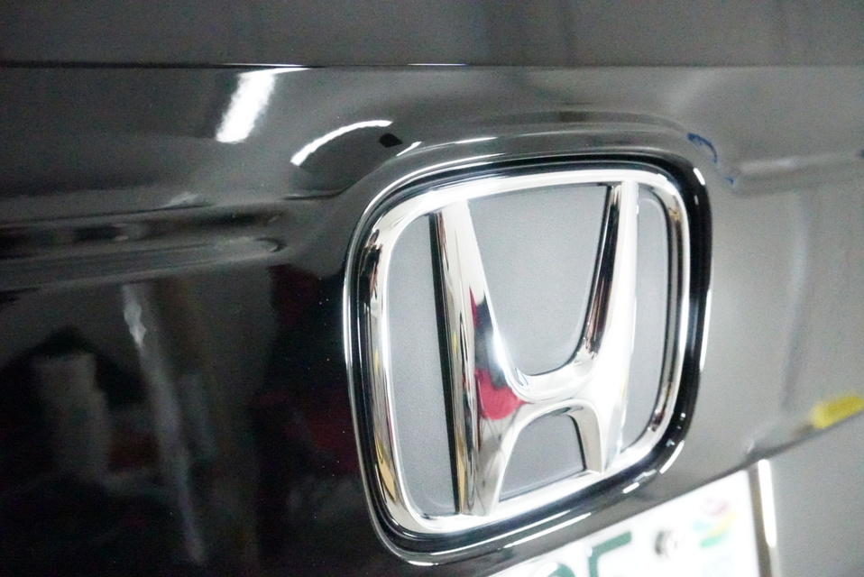 施工後　ホンダ　フリード(ブラック）リアエンブレム