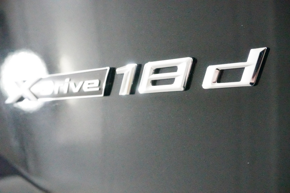 施工後　BMWX1(ブラック）エンブレム